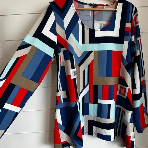 Clientele Geometric Print Tunic Top Made in Canada Blue Red - Picture 2 of 6